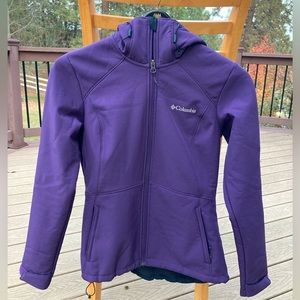 Women’s Columbia breathable, windproof, fleece lined coat, Size Small.